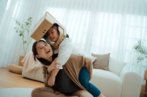 FamousParenting MomLife