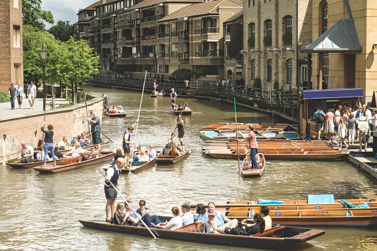 UK Punting in Cambridge vs. Oxford: Which is Better in 2026?